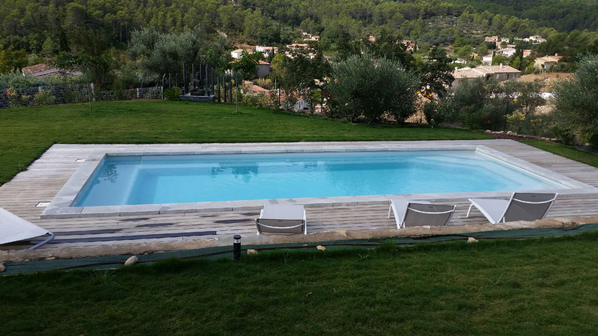 piscine rectangulaire à Solliès dans le var