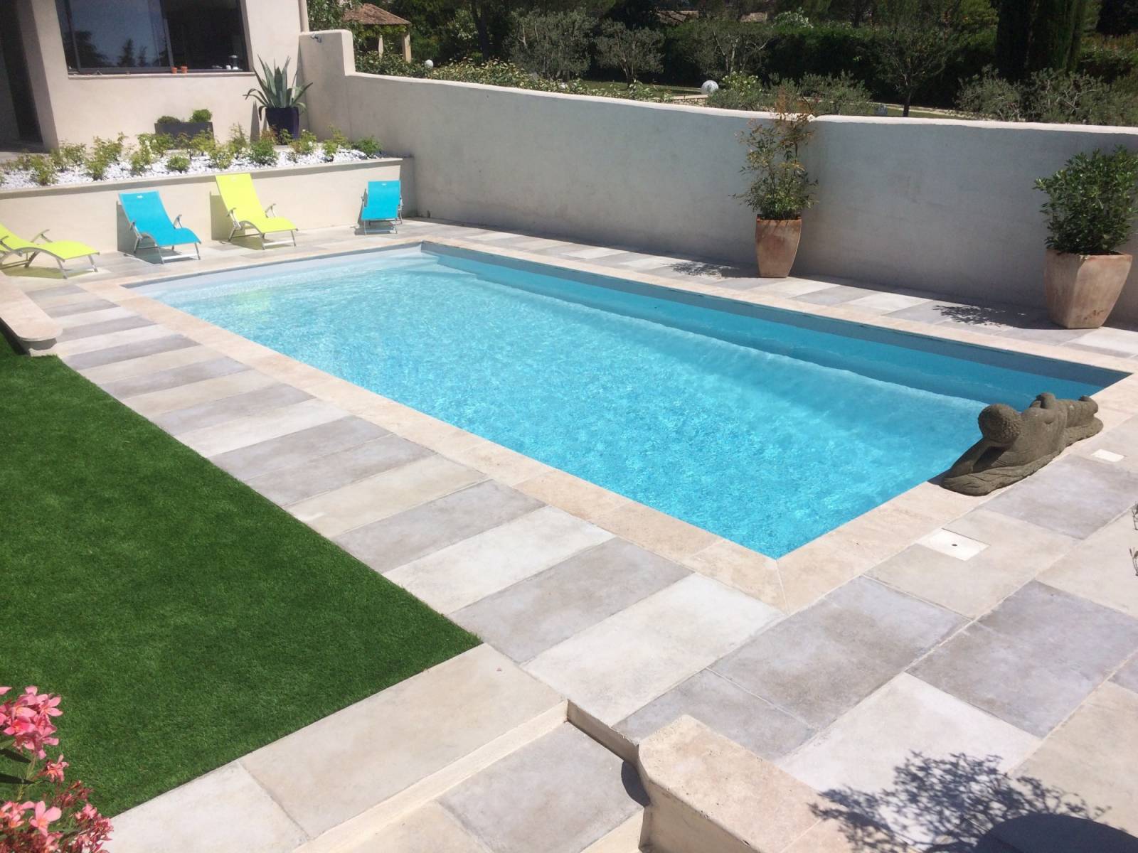 bouddha veille sur la piscine coque alliance