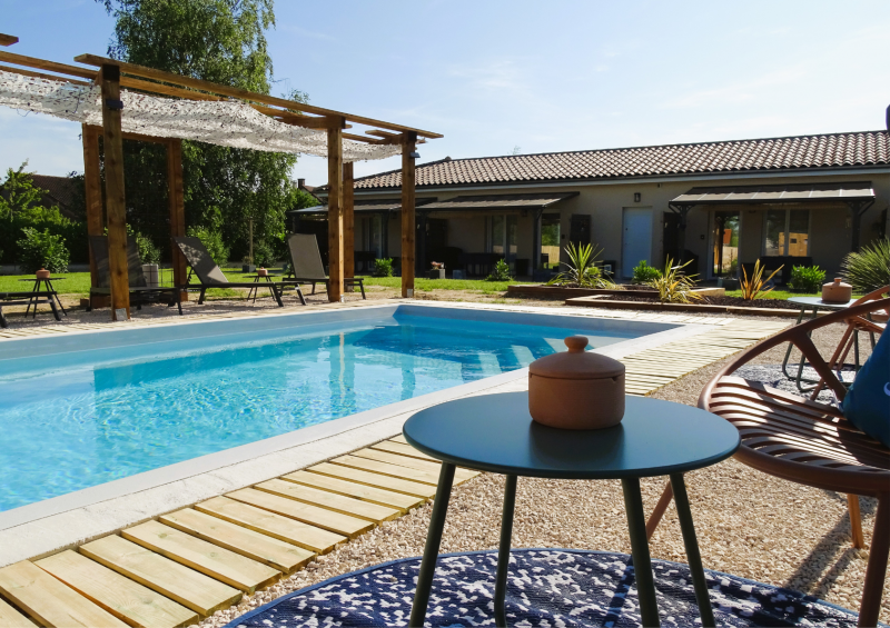 Celestine sur terrasse planchée