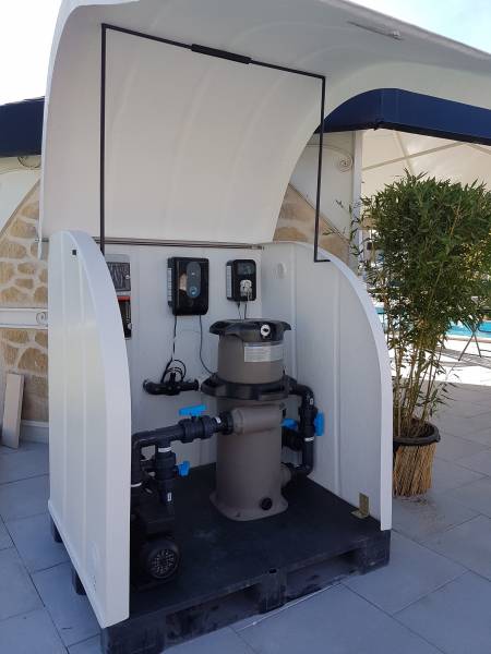 local technique blanc s'ouvrant vers l'avant