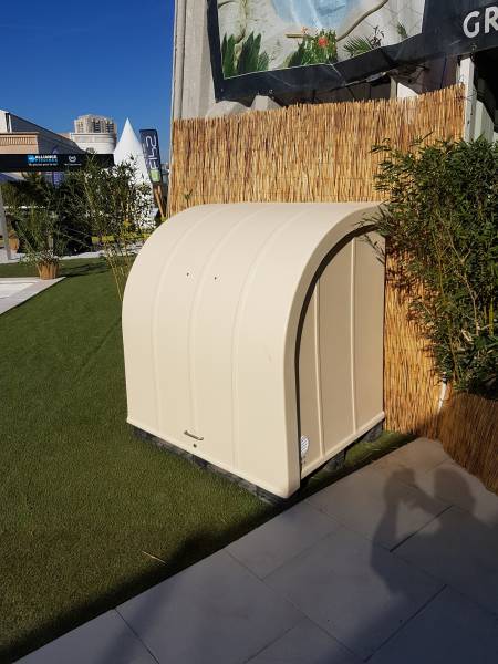 local technique jaune beige s'ouvrant vers l'avant