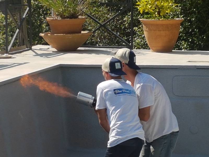 restaurer un gelcoat abîmé ou simplement changer la couleur de votre revêtement, Alliance Piscines Toulon Var 83