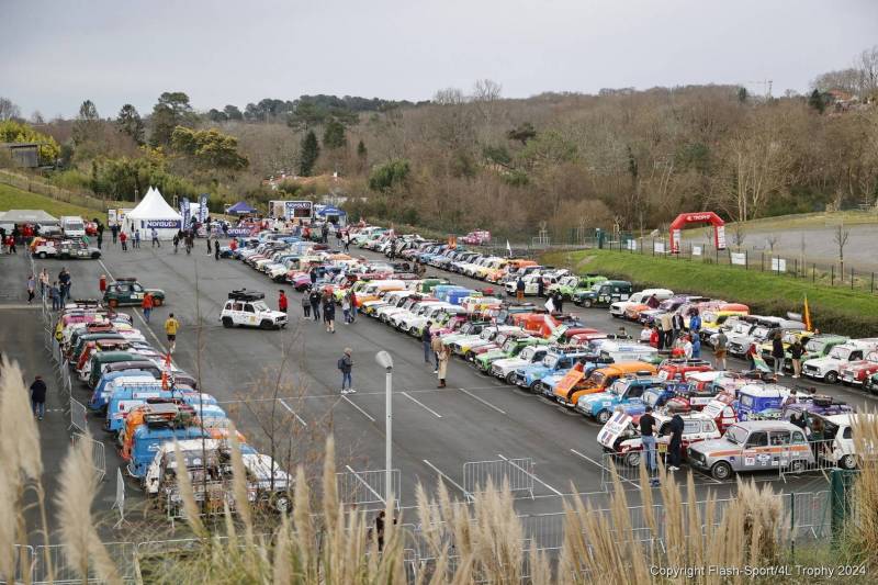 Alliance Piscines Toulon sur le 4L Trophy