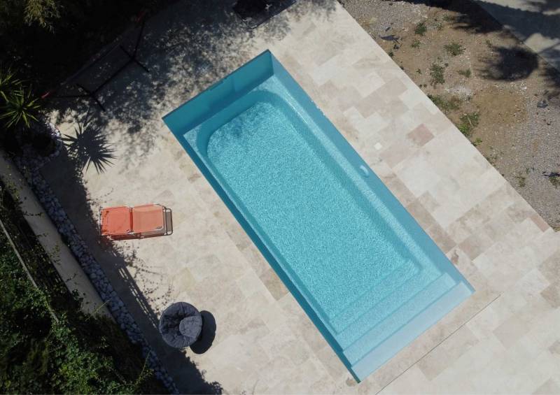 vue du haut sur terrasse en pierre