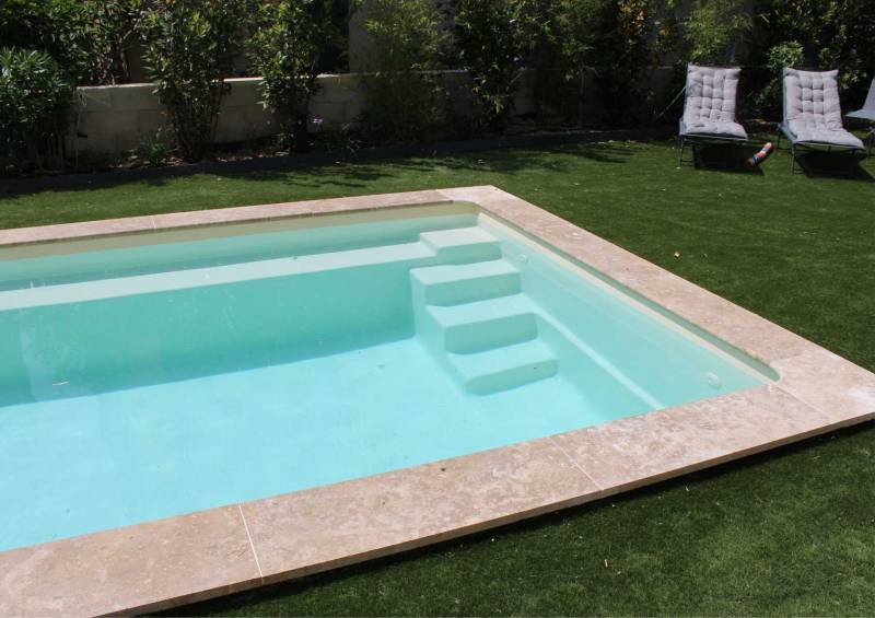 Escalier Piscine avec jardin pelouse