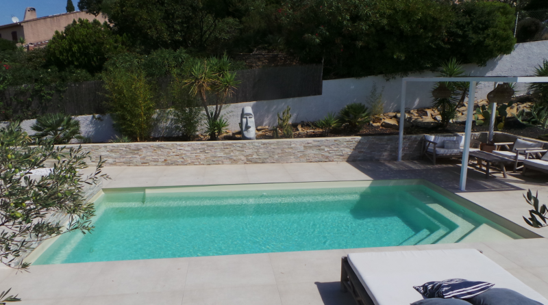 Piscine avec terrasse