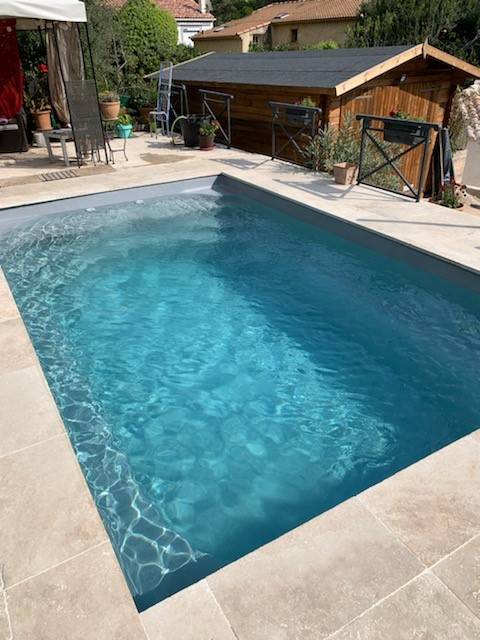 restaurer un gelcoat abîmé ou simplement changer la couleur de votre revêtement, Alliance Piscines Toulon Var 83