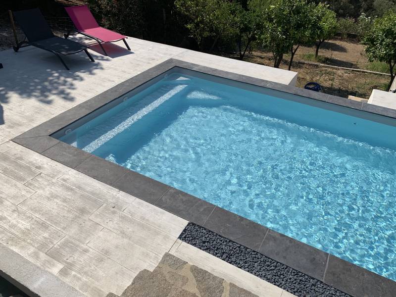 escalier de piscine coque au fil de l'eau cuers