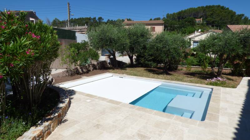 Piscine Larimar avec volet déroulant