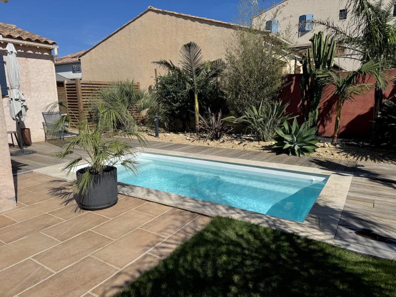 Piscine avec jardin