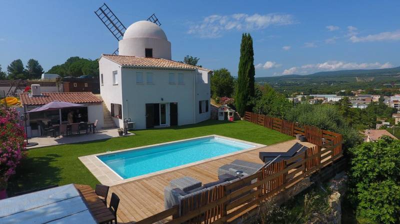 piscinier au fil de l'eau dans le var piscine coque