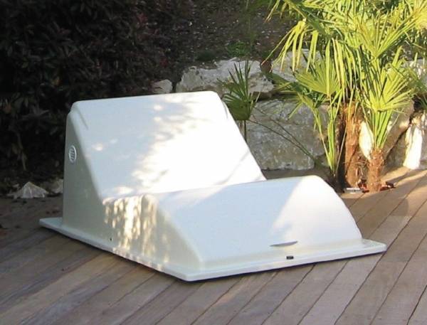 Le local technique est un élément essentiel de votre projet de piscine, car il abrite tous les systèmes de filtration nécessaires au bon fonctionnement de votre bassin. Il doit être fonctionnel, étanche et ventilé pour assurer la longévité de vos équipeme