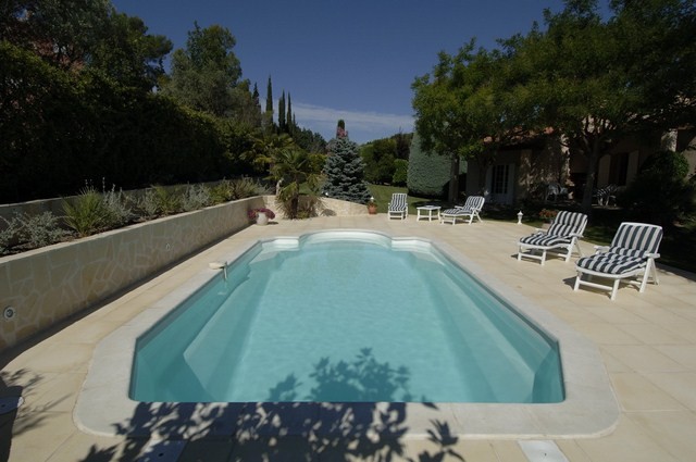 Piscine coque modele Grenat  chez Alliance Piscines TOULON