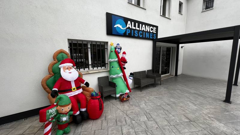 pere noel chez alliance piscines toulon dans le var pour photos