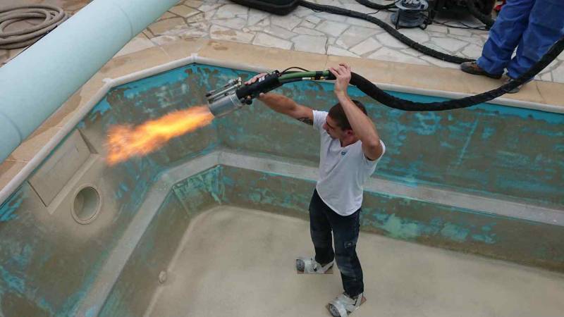 restaurer un gelcoat abîmé ou simplement changer la couleur de votre revêtement, Alliance Piscines Toulon Var 83